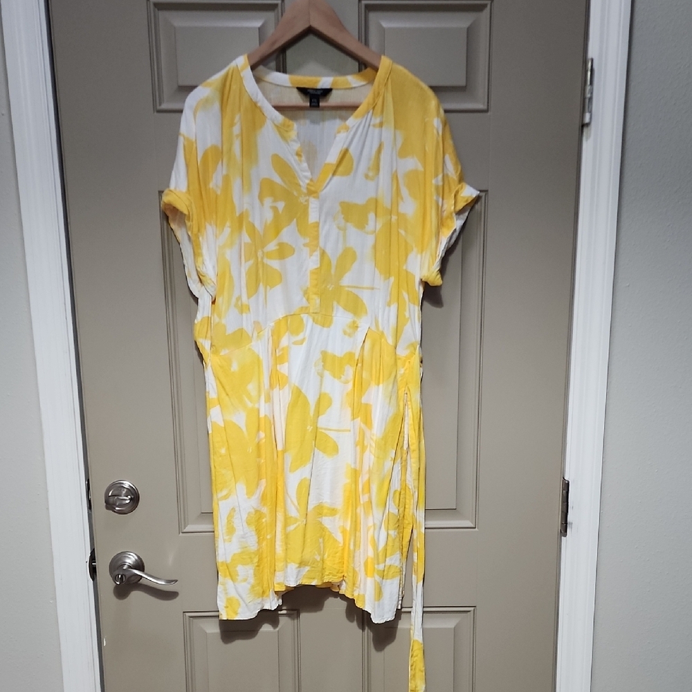 Simply Vera Vera Wang White and Yellow Cuffed Sleeve Sundress